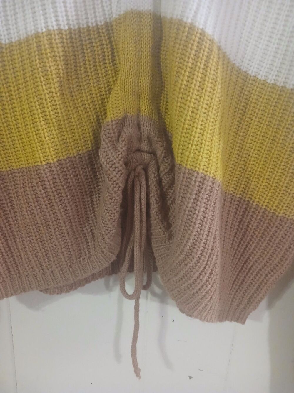 Full Circle Trends Cropped Sweater Size Small  Front Drawstring Colorblock - Picture 2 of 5